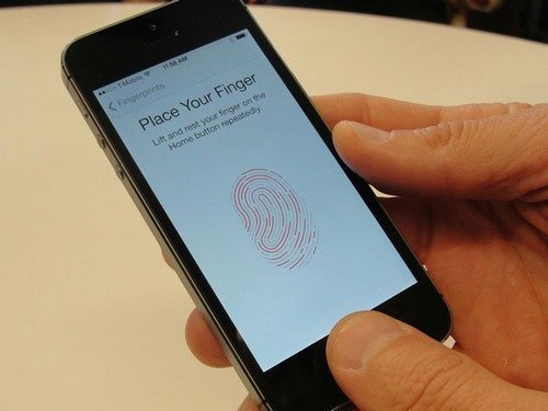 Touch ID trên IPhone 5s đã gây nên cuộc tranh cãi trong thời gian đầu phát hành