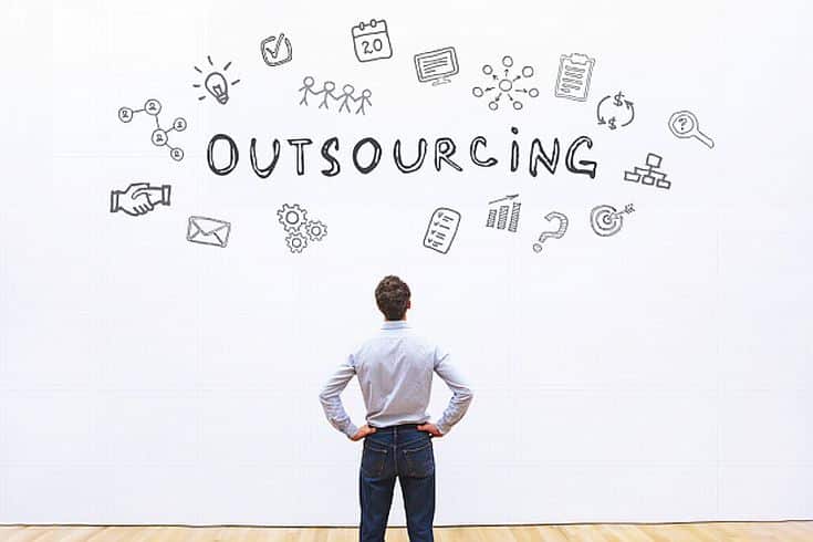 advantages and risks of outsourcing
